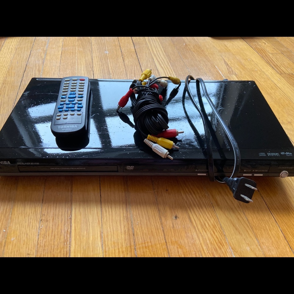 Toshiba Model SD-4100KU Digital Video DVD Player with Remote Tested Works